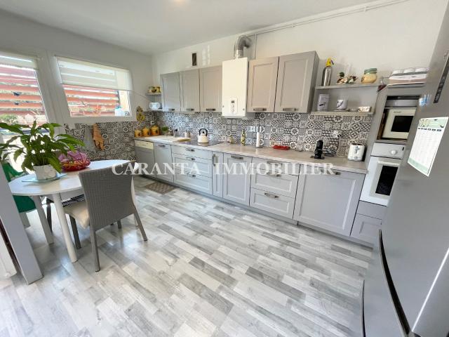 vente appartement 3 pièces Sainte Maxime Centre ville avec terrasse et parking privatif