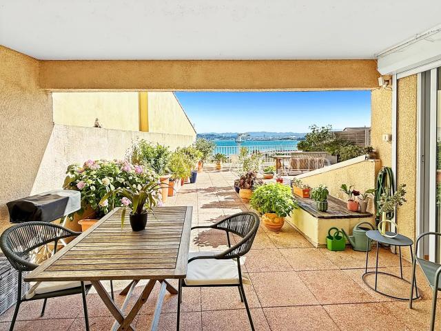 Vente Appartement Vue Mer, 3 Pièces, 122 m2 avec Terrasses e. 122m² Marseille 8ème