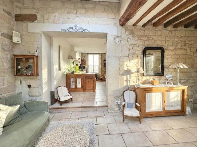 Vente authentique maison en pierre avec cour paysagée et vue panoramique 78600 Le Mesnil Le Roi