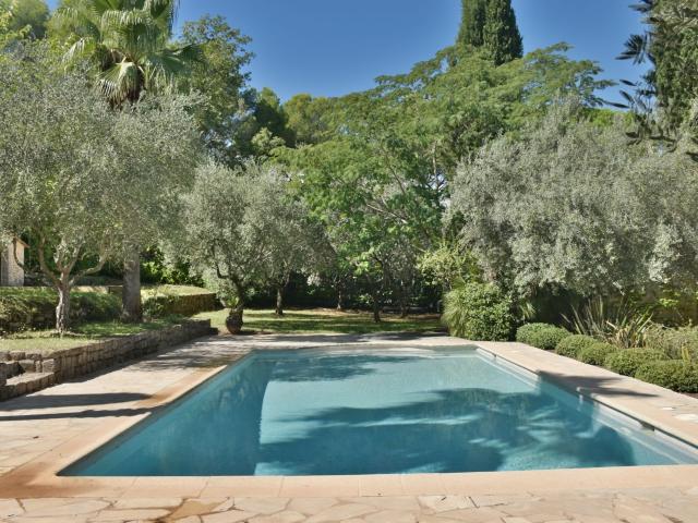 Vente bastide 7 Pièce s 240m² Valbonne