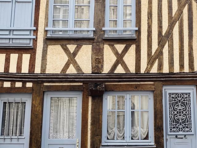 Vente Centre historique 14600 Honfleur Cœur de Honfleur – Élégant Triplex de Charme à Deux Pas du Vieux Bassin