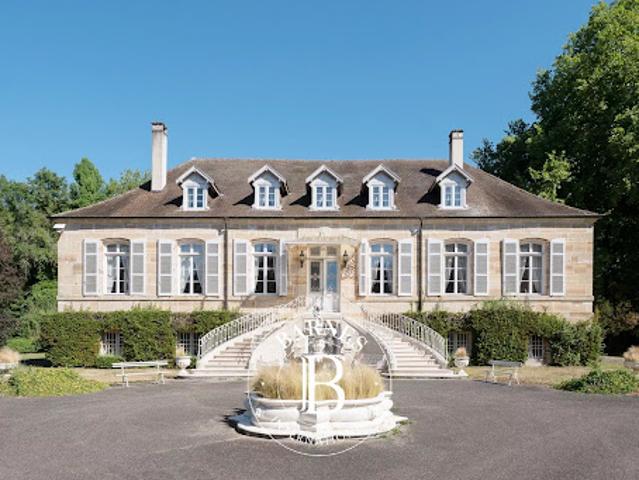 Vente Château 17 pièces 732 m2 Raival