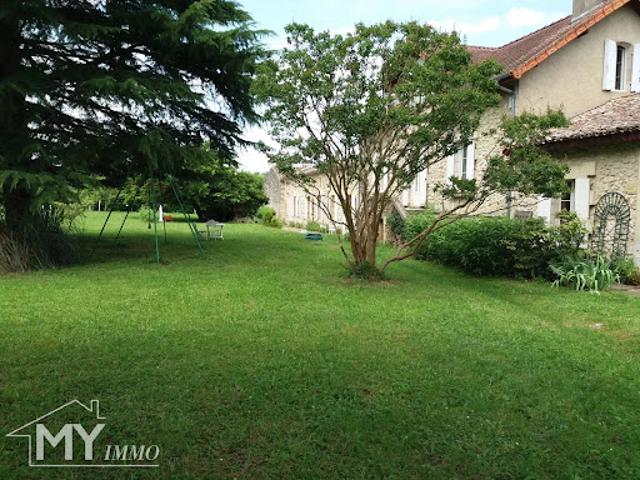 Vente Château 10 pièces 250 m2 Montcaret