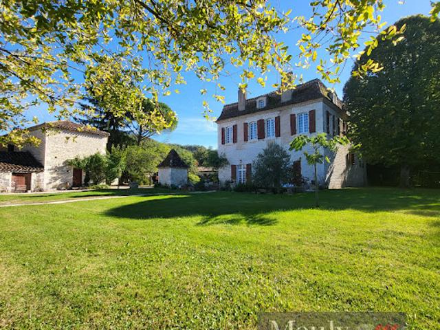 Vente Château 11 pièces 360 m2 Montcuq
