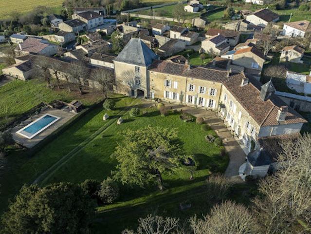 Vente Maison 13 pièces 625 m2 Beauvoir sur Niort