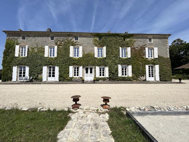 Vente Château 13 pièces 350.5 m2 Aigre