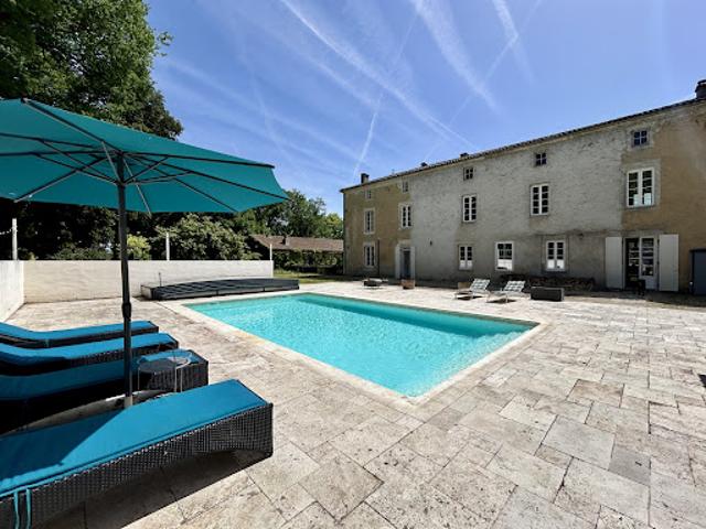 Vente Château 13 pièces 350.5 m2 Aigre