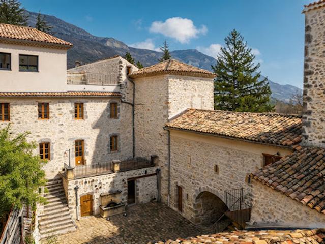 Vente Château 25 pièces 1081 m2 Montfroc
