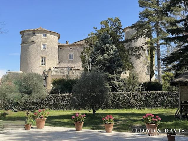 Vente Château 20 pièces 1560 m2 Chomérac