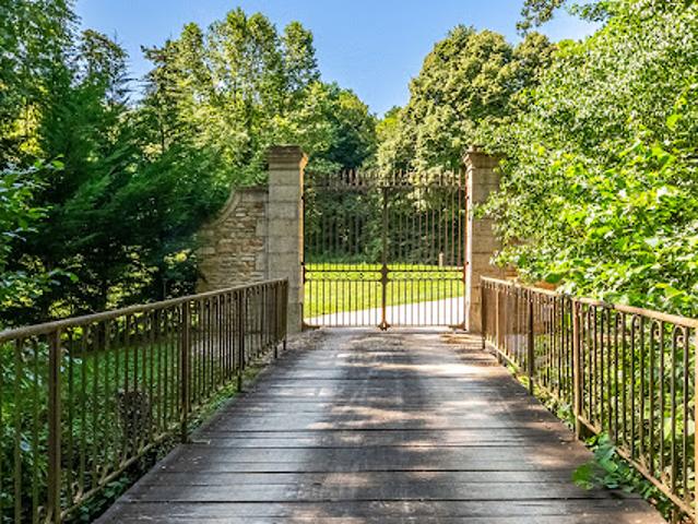 Vente Château 22 pièces 700 m2 Boyer