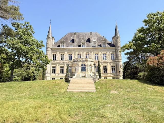 Vente Château 57 pièces 1916 m2 Perigueux