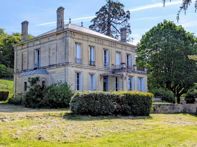 Vente Château 9 pièces 230 m2 Lestiac sur Garonne