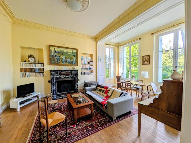 Vente Château 9 pièces 230 m2 Lestiac sur Garonne