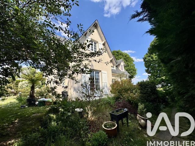 Vente Demeure 10 pièces 234m² Verrières le Buisson