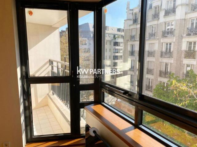 VENTE d'un appartement de 4 pièces 99 m² dans le 19e arrondissement de Pa
