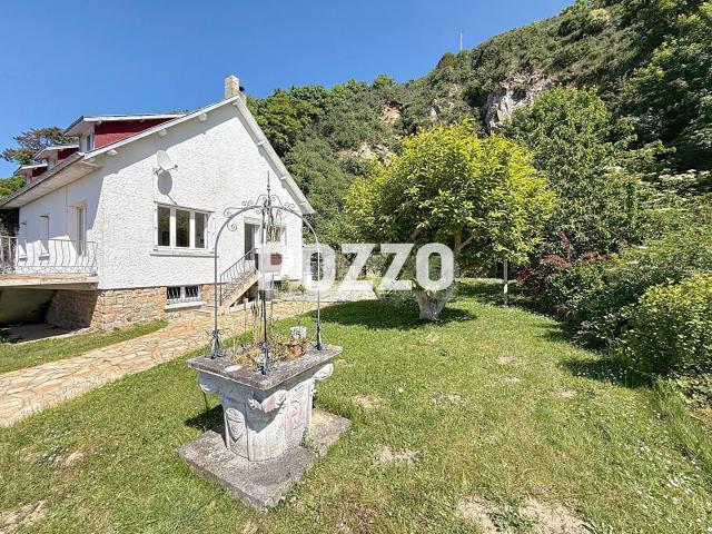 VENTE d'une maison de 6 pièces 120 m2 à Jullouville vue dégagée sur mer et plage à pied