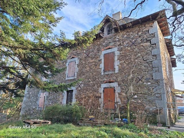 Vente Maison 9 pièces 200 m2 Maurs