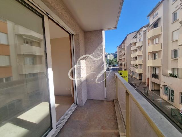 VENTE FONTAINES SUR SAONE 69270 CENTRE BOURG BEAU T2 40M2 AVEC BALCON CAVE ET GARAGE DANS RESIDENCE STANDING