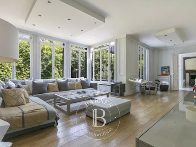 Vente Hôtel particulier 10 pièces 370 m2 Suresnes