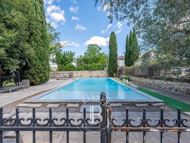 Vente Hôtel particulier 14 pièces 450 m2 Nimes