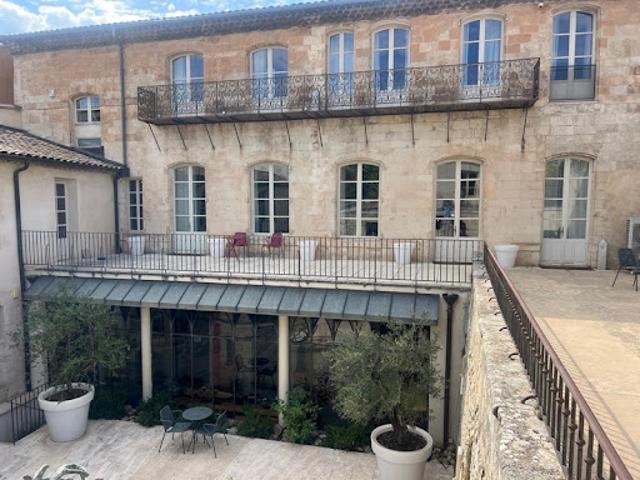Vente Hôtel particulier 20 pièces 1400 m2 Apt
