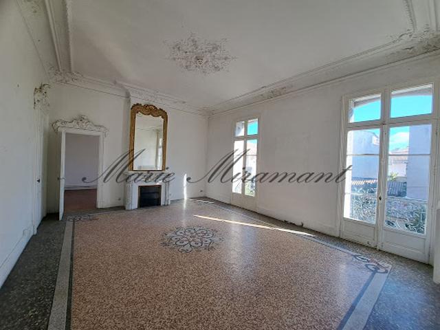 Vente Hôtel particulier 20 pièces 500 m2 Nimes