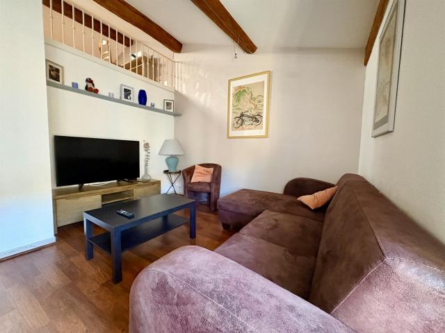 Vente Immeuble d'environ 127m2 comprenant 2 T3 + Cour + Gara. 127m² Saint Chinian
