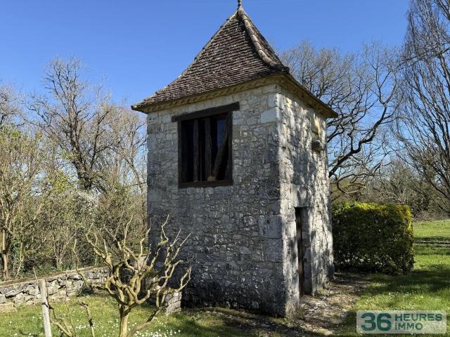 A vendre maison de caractère en pierres avec dépendances et. 252m² Faux