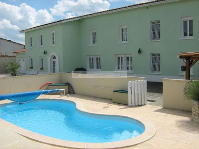Vente Maison 9 pièces 302 m2 Rouillac