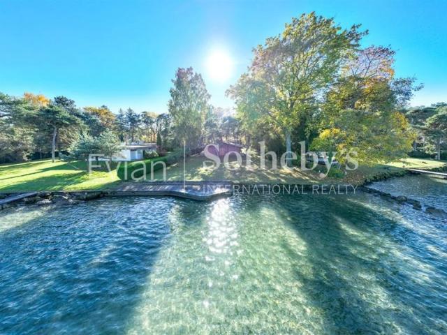 Vente MAGNIFIQUE PIEDS DANS L'EAU DANS DOMAINE PRIVÉ SÉCURISÉ SC