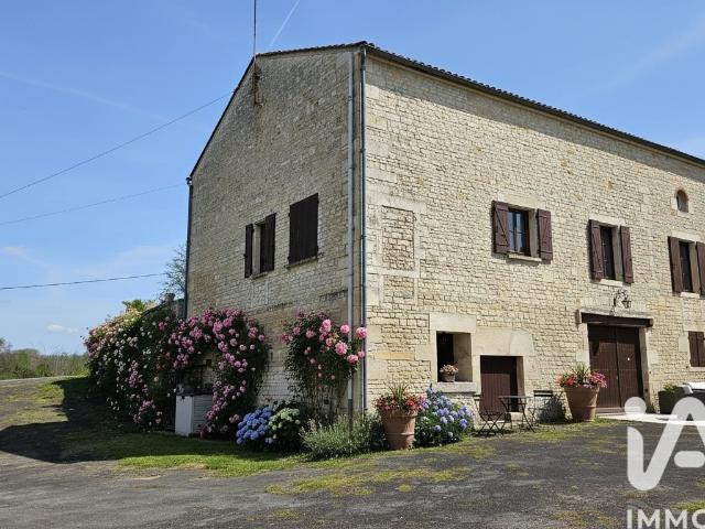 Vente Maison/villa 6 pièces 168m² Aunac Sur Charente