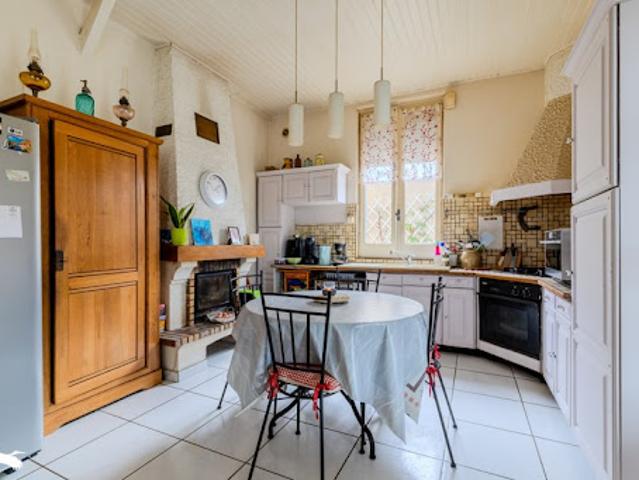 Vente Maison 3 pièces 111 m2 Saint Seurin sur l'Isle
