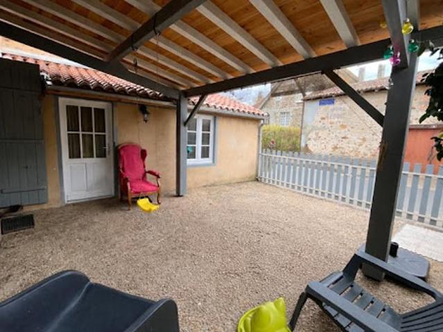 Vente Maison 3 pièces 130 m2 Confolens