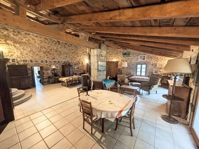 Vente Maison 3 pièces 220 m2 Alboussière