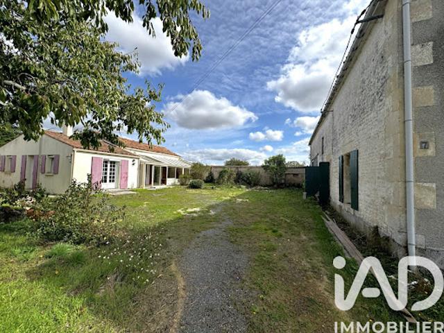Vente Maison 3 pièces 250 m2 Fontenay le Comte