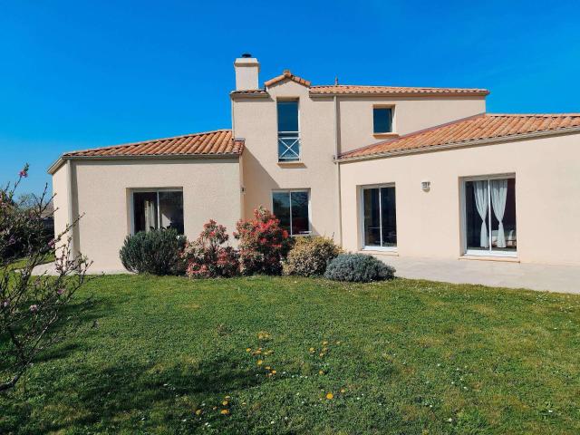 Vente maison 10 pièces Saint Léger les Vignes 44