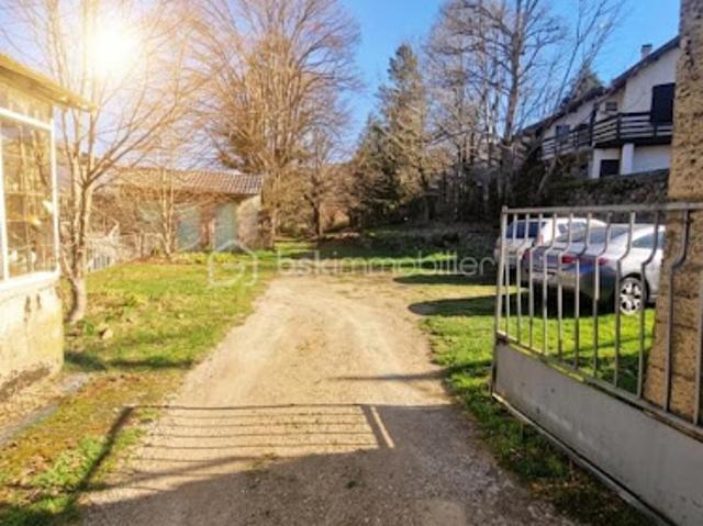 Vente Maison 10 pièces 141 m2 La Bastide Puylaurent