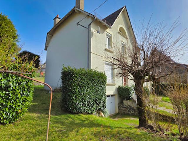 Vente Maison 10 pièces 190 m2 Mauriac