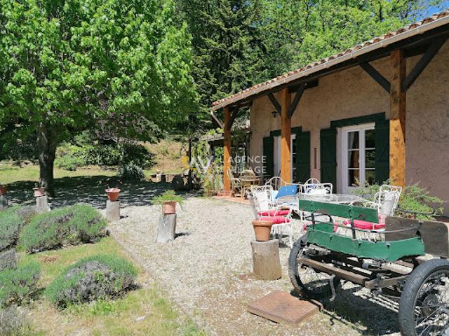 Vente Maison 10 pièces 195.5 m2 La Garde Freinet