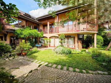 Vente Maison 10 pièces 243.2 m2 Annecy le Vieux