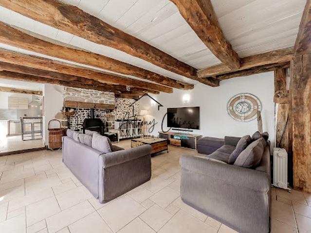 Vente Maison 10 pièces 240.6 m2 Mohon
