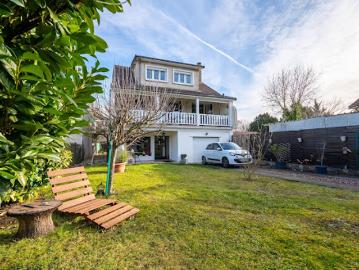 Vente Maison 10 pièces 240 m2 Champs sur Marne
