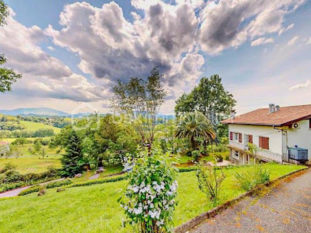 Vente Maison 10 pièces 240 m2 Hasparren