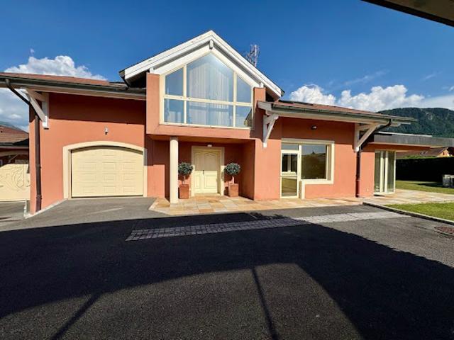 Vente Maison 10 pièces 249 m2 Saint Pierre en Faucigny