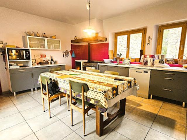 Vente Maison 10 pièces 263 m2 Varen