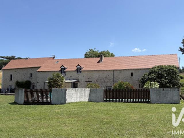 Vente Maison 10 pièces 263 m2 Dangé Saint Romain