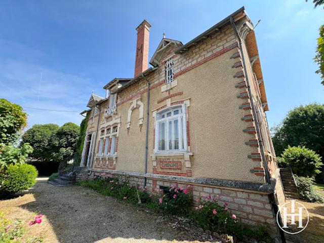 Vente Maison 10 pièces 263 m2 Saint Amand Montrond