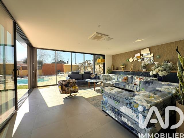 Vente Maison 10 pièces 260 m2 Fontenay le Comte