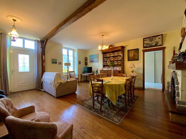 Vente Maison 10 pièces 260 m2 Saint Genis de Saintonge