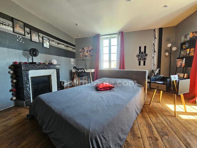 Vente Maison 10 pièces 264 m2 Hiersac